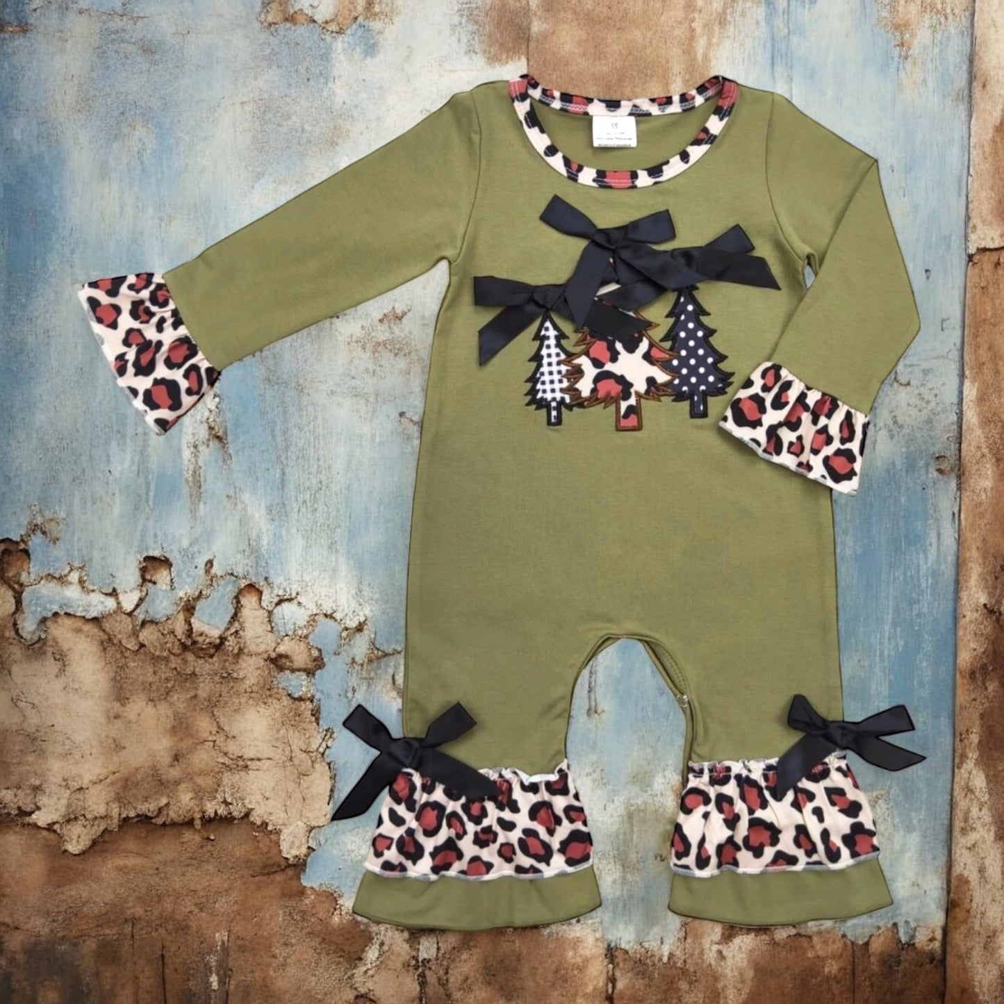 Baby Cheetah Christmas Tree Appliqué Romper - Vintage Cottonwood