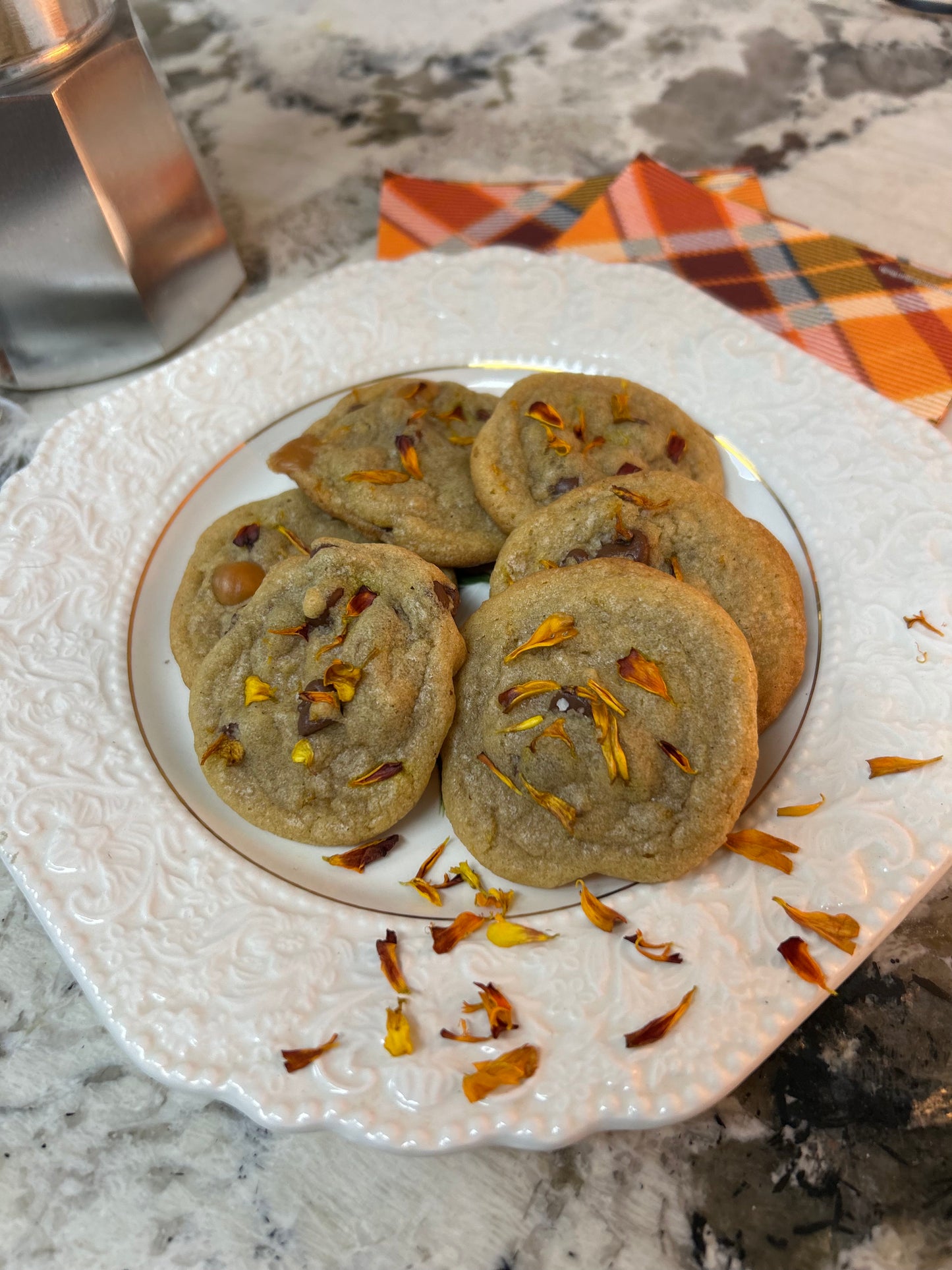68f4baf80af4bf10c73dc146_cookies-with-dried-marigolds_1765484028868.jpg